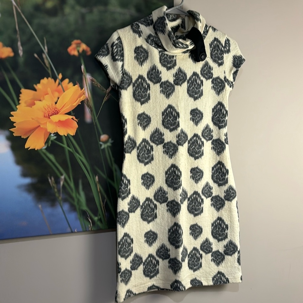Sellin my cute vintage dress